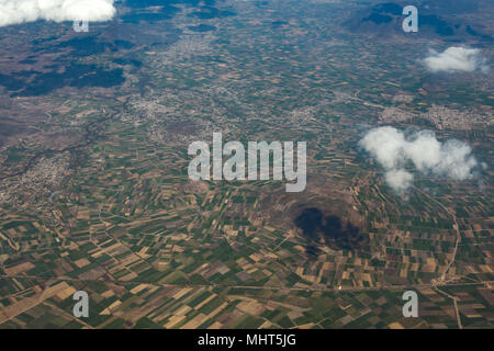 Berge in der Nähe von Mexico City Luftaufnahme Landschaft vom Flugzeug leon Stadt Guadalajara Stockfoto