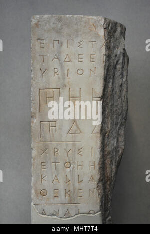 Die Aufsichtsbehörden für den Bau Der chryslephantine Statue der Göttin Athena im Parthenon durch den Bildhauer Pheidias, 438 v. Chr.. Detail. Akropolis Museum. Athen, Griechenland. Stockfoto