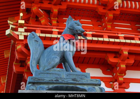 Statue von Fox-Inari Okami-japanischen Shinto Gott Stockfoto