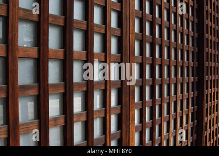 Details eines alten japanischen schiebetür Tür in einem buddhistischen Tempel (Kyoto) Stockfoto