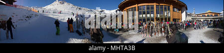 Tux, Tirol, Schwaz, Österreich - 12. Februar 2015: Ski Resort am Hintertuxer Gletscher Stockfoto