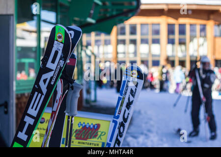 Tux, Tirol, Schwaz, Österreich - 12. Februar 2015: Ski Resort am Hintertuxer Gletscher Stockfoto