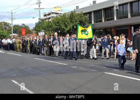 Weltkrieg zwei Veteranen in der australischen Stadt von Coffs Harbour ANZAC Day Parade Stockfoto