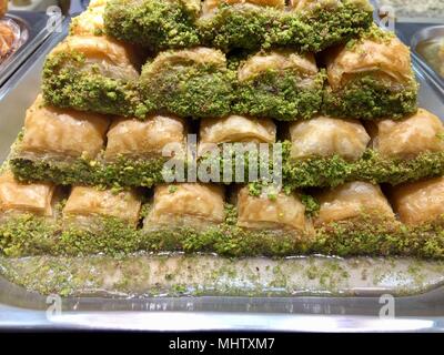 Türkische Süßspeise Baklava mit Pistazien Fistikli Sobiyet Baklava Stockfoto