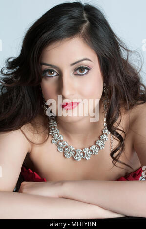 Porträt einer schönen jungen Frau Stockfoto