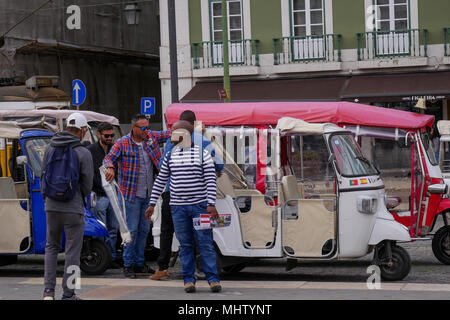 Tuk-Tuks auf Martim Moniz Station, Baixa, Lissabon, Portugal Stockfoto