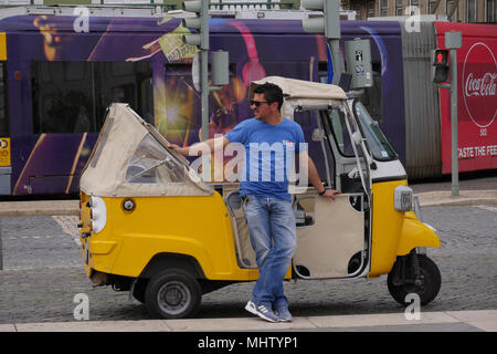 Tuk-Tuk in Martim Moniz Station, Baixa, Lissabon, Portugal Stockfoto