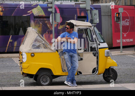 Tuk-Tuk in Martim Moniz Station, Baixa, Lissabon, Portugal Stockfoto