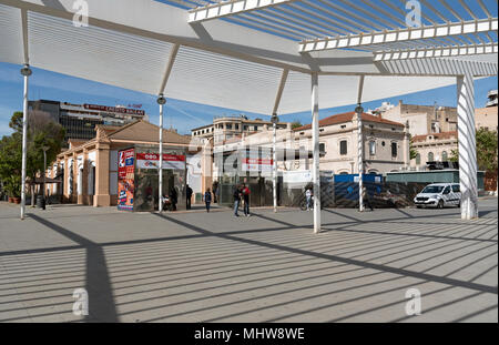 Palma, Mallorca, Balearen, Spanien. 2018. Die Plaça d'Espanya außerhalb der internationalen Bahnhof von Palma, Mallorca Stockfoto