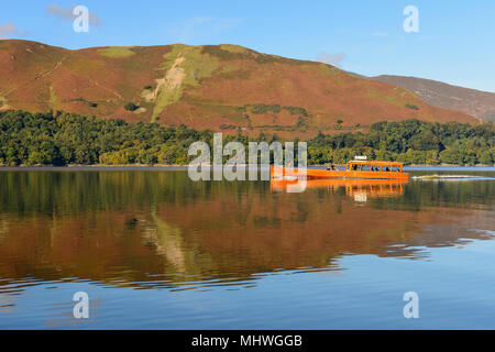 Lady Derwentwater motor Start am Derwent Water im Nationalpark Lake District, Cumbria, England reisen Stockfoto