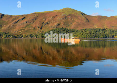 Lady Derwentwater motor Start am Derwent Water im Nationalpark Lake District, Cumbria, England reisen Stockfoto