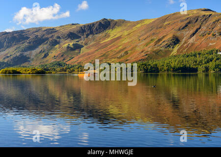 Lady Derwentwater motor Start am Derwent Water im Nationalpark Lake District, Cumbria, England reisen Stockfoto