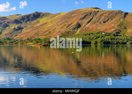 Lady Derwentwater motor Start am Derwent Water im Nationalpark Lake District, Cumbria, England reisen Stockfoto