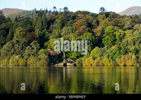 Blick nach Westen über Derwent Water von Keswick im Nationalpark Lake District in Cumbria, England Stockfoto