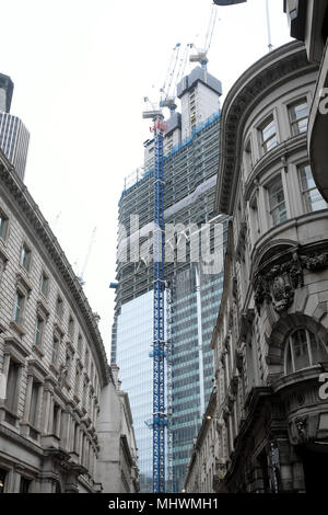 Blick auf 22 Bishopsgate ein Wolkenkratzer Austausch des Pinnacle Gebäude im Bau von Threadneedle Street in der City von London UK KATHY DEWITT Stockfoto