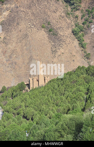 Alte Qiang Stein Wachturm in der Tibetischen Dorf Jiaju, Sichuan, China Stockfoto