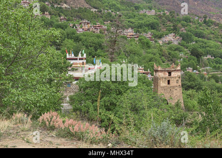 Alte Qiang Stein Wachturm in der Tibetischen Dorf Jiaju, Sichuan, China Stockfoto