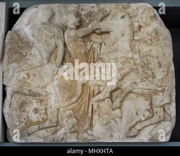 Nord Fries der Parthenon, Akropolis von Athen. Die Sätze N XXXIV, Abbildungen 89-91. 5. Jahrhundert v. Chr.. Meister der Werke, Phidias. Replik. Akropolis Museum. Athen. Griechenland. Stockfoto