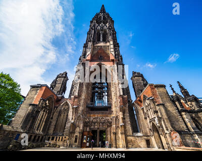 St. Nikolai Mahnmal Hamburg - Nikolaikirche - St. Nikolai Kirche wurde durch die Bombenangriffe der Alliierten im Jahr 1943 zerstört, der Turm und die Krypta erhalten als Denkmal Stockfoto