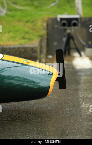 Ein vintage Lotus Racing Auto zieht bis zu den Lichtern an der Prescott hillclimb, Gloucestershire, England, UK. Stockfoto