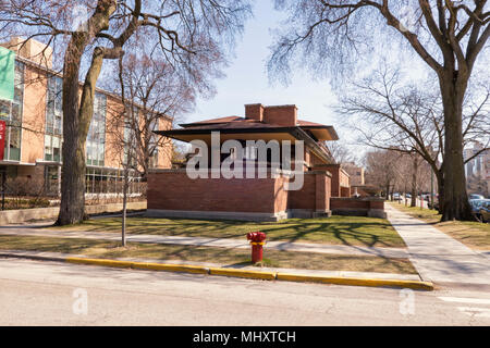 CHICAGO, IL - APRIL 08,2018 - Frederick C. Robie Haus, entworfen vom amerikanischen Architekten Frank Lloyd Wright und 1910 gebaut Stockfoto