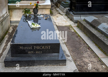 Grab der französische Romancier Marcel Proust am Friedhof Père Lachaise, Paris, Frankreich Stockfoto