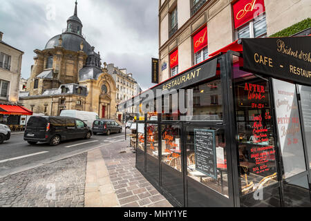 Temple du Marais und Le Bistrot d'Antoine auf der Rue Saint Antoine, Viertel Le Marais, Paris, Frankreich Stockfoto