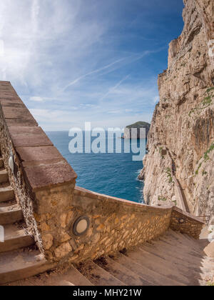 Der felsigen Halbinsel von Capo Caccia, mit hohen Klippen, ist in der Nähe von Alghero entfernt; in diesem Bereich gibt es die berühmten Höhlen von Neptun Stockfoto