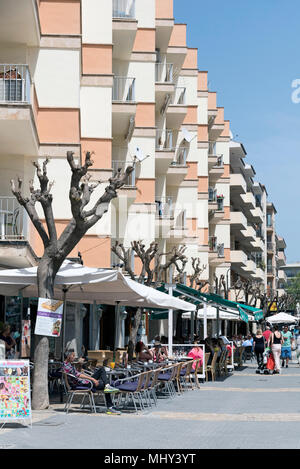 Alcudia, Mallorca, Spanien. 2018. Restaurant Bar und Ferienwohnungen im Zentrum von Alcudia. Stockfoto