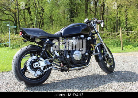 Yamaha XJR 1300 umgebaut zu einem Café Racer. Stockfoto