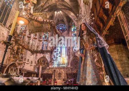 Innenraum der Kathedrale La Seu, Palma de Mallorca, Mallorca, Balearen, Spanien | Kathedrale La Seu, Palma de Mallorca, Mallorca, Balearen Isl Stockfoto