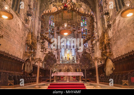 Innenraum der Kathedrale La Seu, Palma de Mallorca, Mallorca, Balearen, Spanien | Kathedrale La Seu, Palma de Mallorca, Mallorca, Balearen Isl Stockfoto