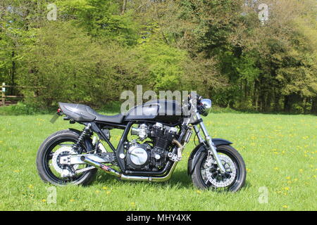 Yamaha XJR 1300 umgebaut zu einem Café Racer. Stockfoto