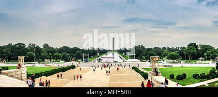 Washington D.C./USA, 07.12.2013: Panorama an der Lincoln Memorial Reflecting Pool und Washington Monument. Stockfoto