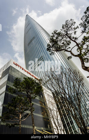 Lotte World Tower ist ein 123-, 554,5 Meter (1.819 ft) super hohen Wolkenkratzer in Seoul. Derzeit das höchste Gebäude in Südkorea. Stockfoto