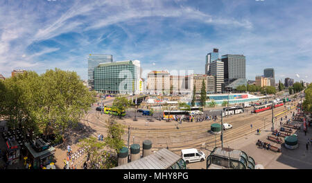 Der Schwedenplatz (Schweden) ist ein Platz im Zentrum von Wien, am Donaukanal gelegen und einer der wichtigsten öffentlichen Verkehrsknoten Stockfoto