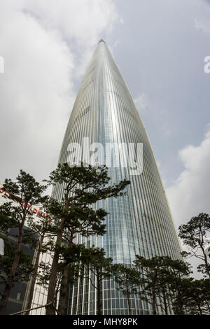 Lotte World Tower ist ein 123-, 554,5 Meter (1.819 ft) super hohen Wolkenkratzer in Seoul. Derzeit das höchste Gebäude in Südkorea. Stockfoto