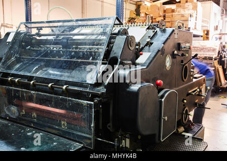 Drucker Lithographie Zylinder Maschine in einer Druckerei Stockfoto
