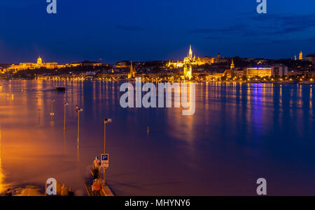 Überflutete Ufer in Budapest, Ungarn Stockfoto