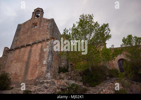 Panoramablick auf die katholische Kapelle Santuari de la Consolació in S’Alqueria Blanca (Santanyí, Mallorca, Balearen, Spanien) Stockfoto