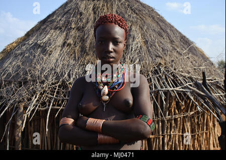 Junge Frau aus dem Stamm Hamer (Äthiopien) Stockfoto