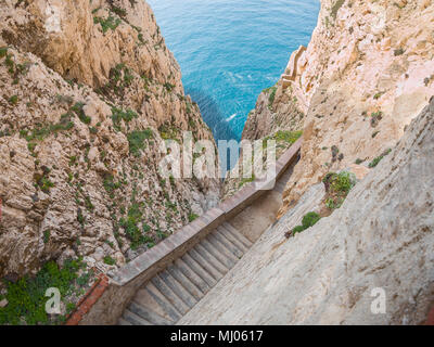 Der felsigen Halbinsel von Capo Caccia, mit hohen Klippen, ist in der Nähe von Alghero entfernt; in diesem Bereich gibt es die berühmten Höhlen von Neptun Stockfoto