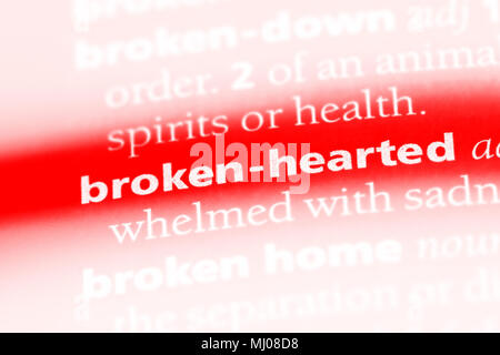 Broken-hearted Wort in einem Wörterbuch. broken-hearted Konzept. Stockfoto