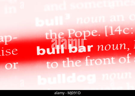 Bull bar Wort in einem Wörterbuch. Bull bar Konzept. Stockfoto