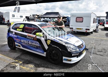 28. April 2018, Anglesey Stromkreis/Trac Môn, UK. BOSCH Cox Motor Teile Civic Cup. Paddock Stockfoto