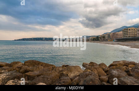 Mittelmeer Ufer in Menton - Französische Riviera Stockfoto