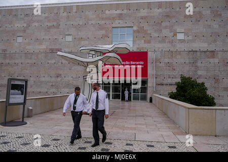 Museum gaurds arLisbon Museum für Moderne Kunst - Berardo Sammlung - Eingang, Portugal Stockfoto