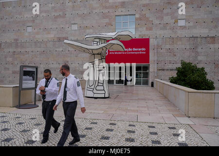 Museum gaurds arLisbon Museum für Moderne Kunst - Berardo Sammlung - Eingang, Portugal Stockfoto