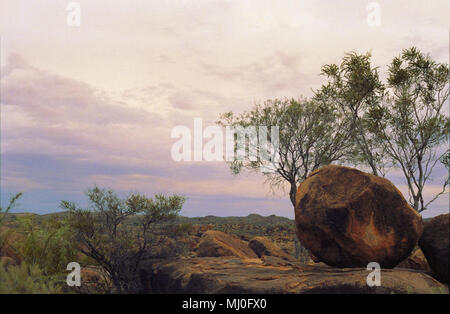 Charakteristische Granit Tor in der Nähe von Tibooburra im Outback mit Abendhimmel hinter: Ecke Land, New South Wales, Australien Stockfoto