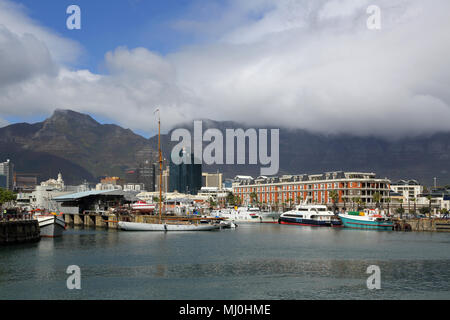 Tafelberg und die Waterfront in Kapstadt Stockfoto